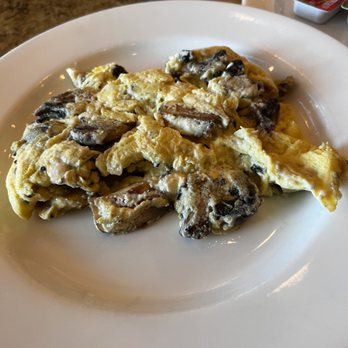 IJ Canns American Grille - The scrambled eggs that arrived as we were leaving. - American Near Me - Winchester, Virginia