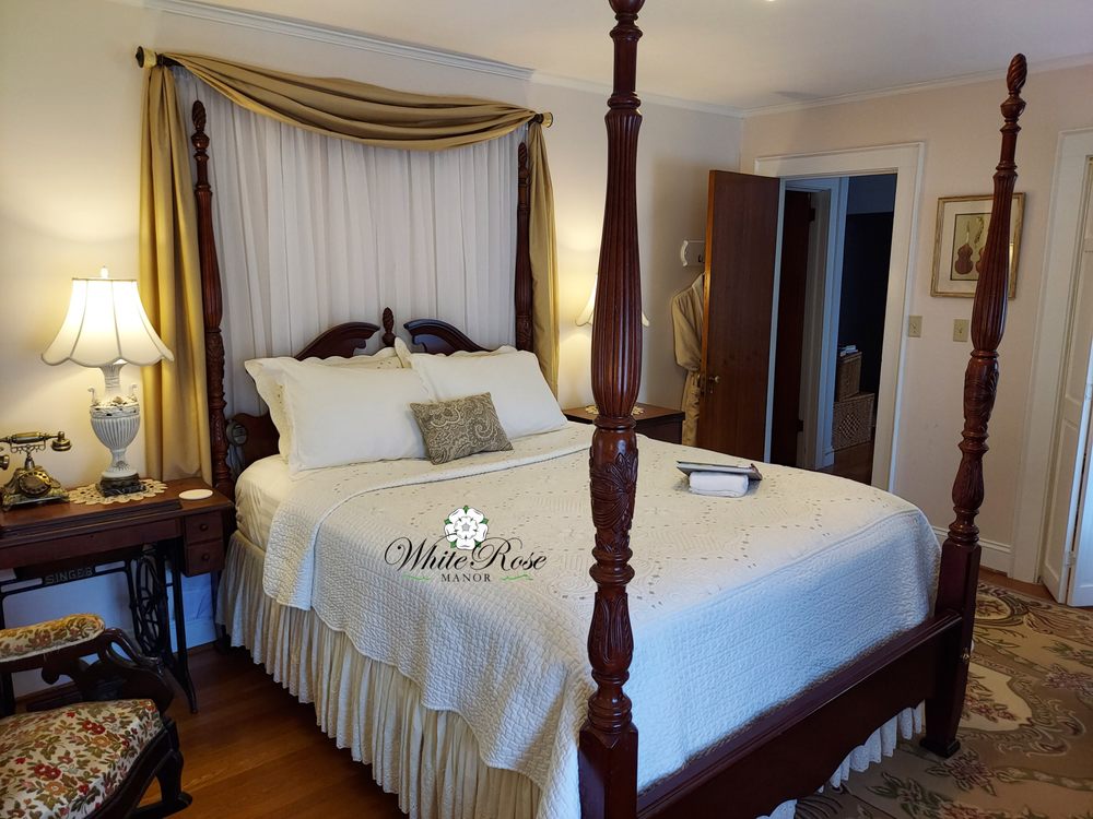 WHITE ROSE MANOR Updated August 2024 22 Photos 1379 South Aspen