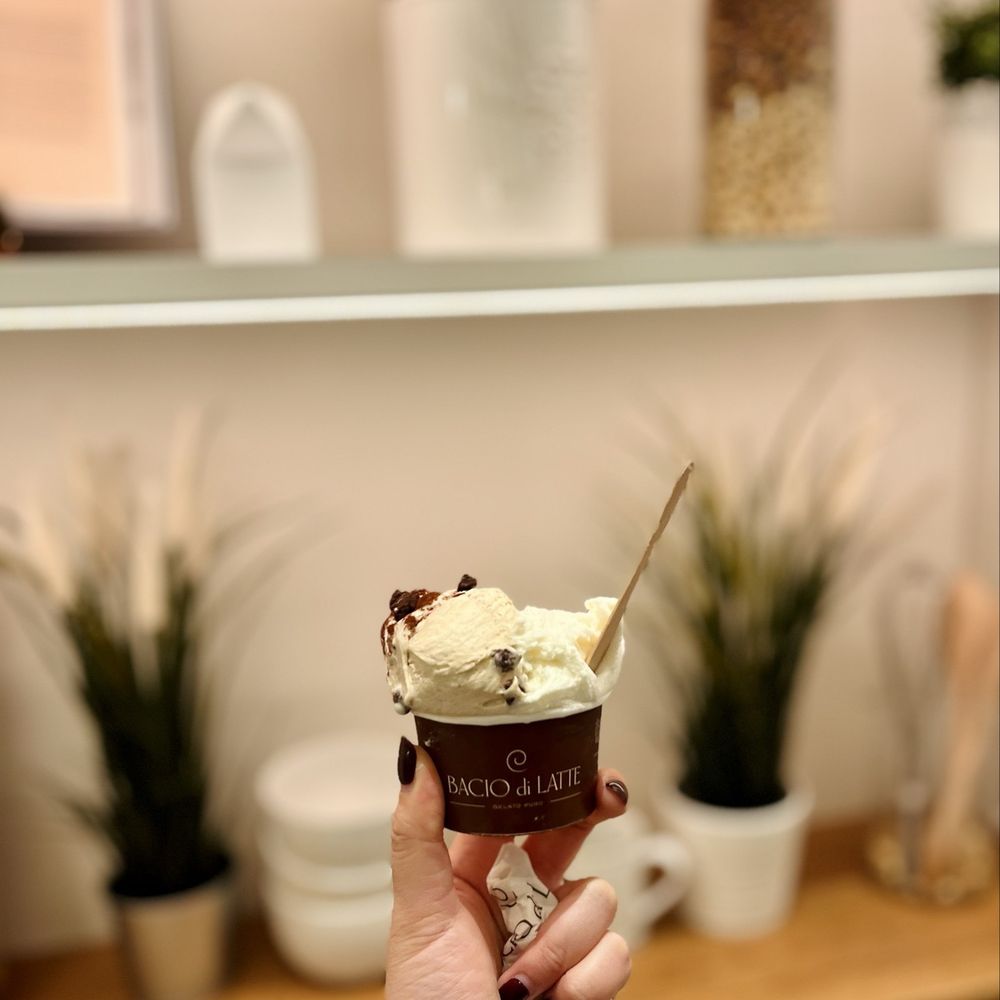 Tiramisu and bacio di latte in piccolo