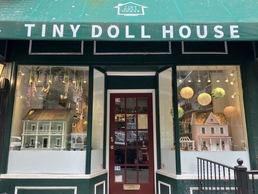 Tiny Doll House by null