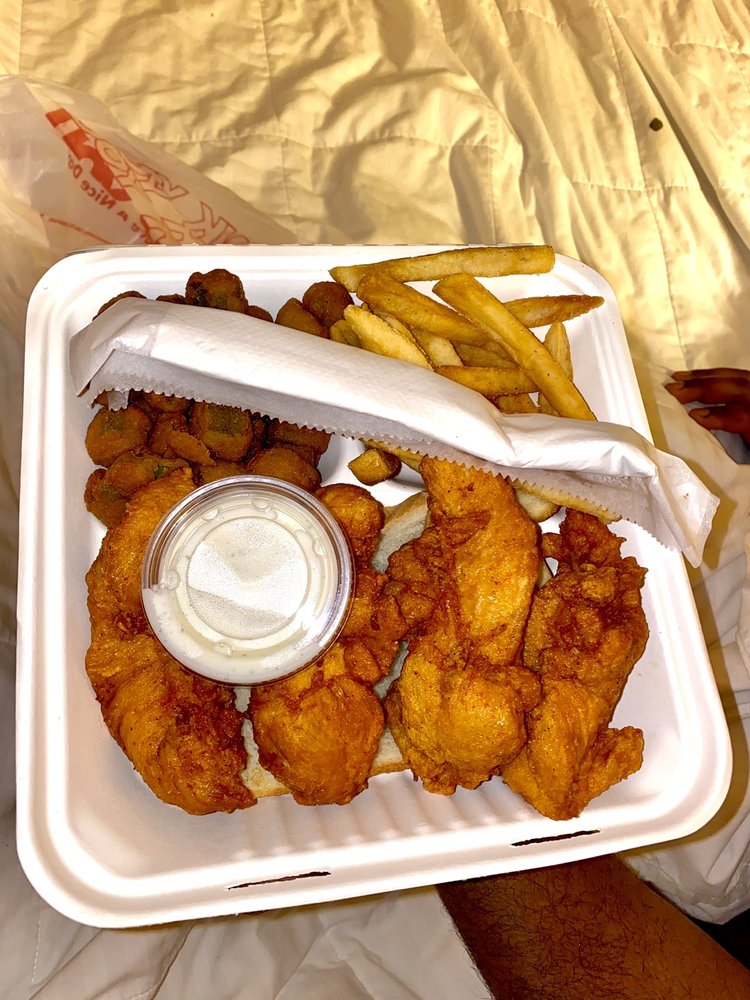 Gus's World Famous Fried Chicken