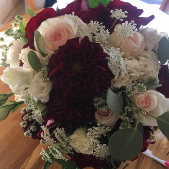 Diane's Flowers Please - My bouquet - Wedding Planning Near Me