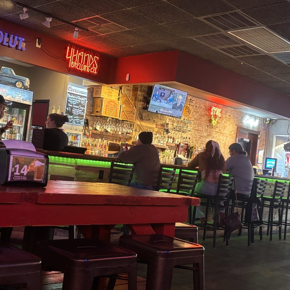 Bennie's Pizza Pub - Bar - Pizza Near Me - Belleville, Illinois
