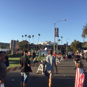 Rose Bowl Stadium - Walking to the Rose Bowl - Stadiums & Arenas Near Me - Pasadena, California Rose Bowl Stadium - Walking to the Rose Bowl - Stadiums & Arenas Near Me - Pasadena, California