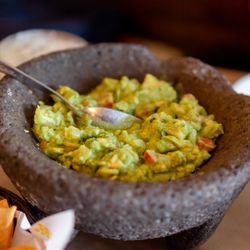 Maizal Restaurant - Guacamole al Molcajete