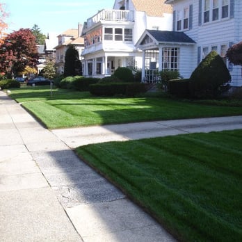 Central Mass Landscapes - a residential street in a residential neighborhood - Landscaping Near Me Central Mass Landscapes - a residential street in a residential neighborhood - Landscaping Near Me