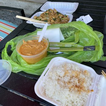 Bai Tong on Wheels - Pad See Eiw and Red Curry - Thai Near Me - Bellevue, Washington Bai Tong on Wheels - Pad See Eiw and Red Curry - Thai Near Me - Bellevue, Washington