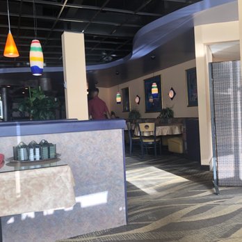 Periscope Restaurant - Employees slacking off - Bars Near Me - Saint Petersburg, Florida