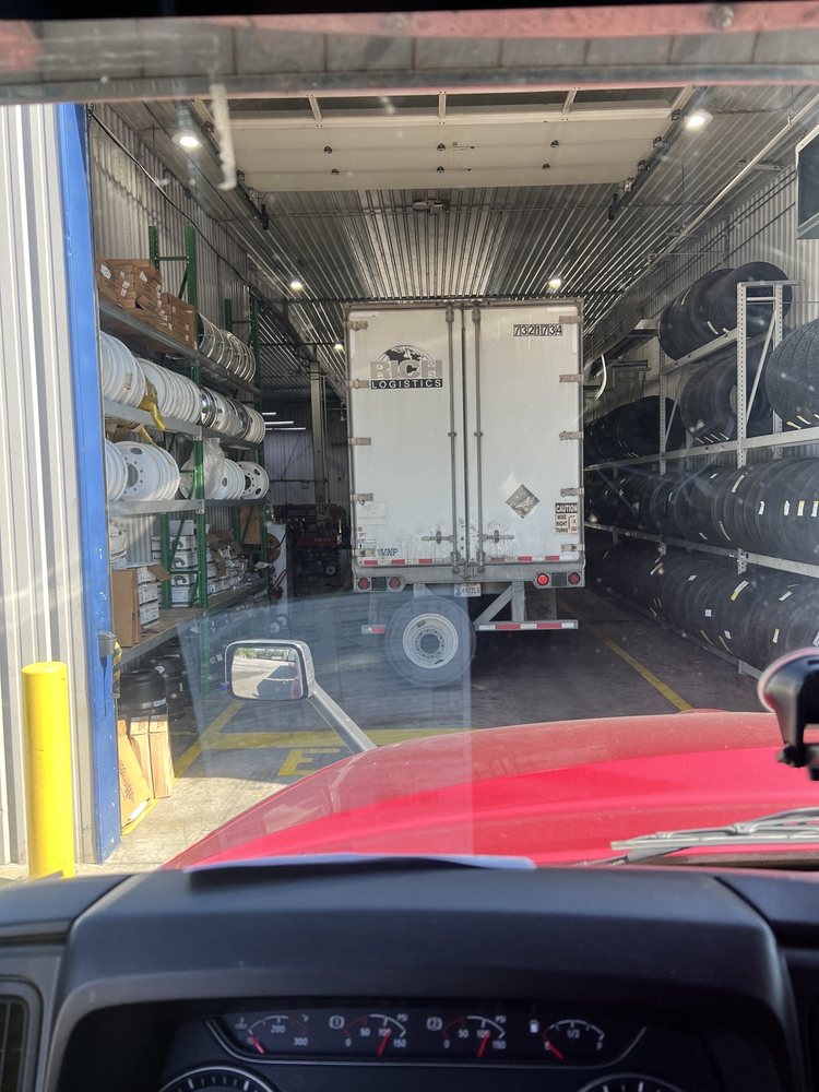 SPEEDCO TRUCK LUBE AND TIRES Updated September 2024 12 Reviews 196 McAulay Rd, Duncan