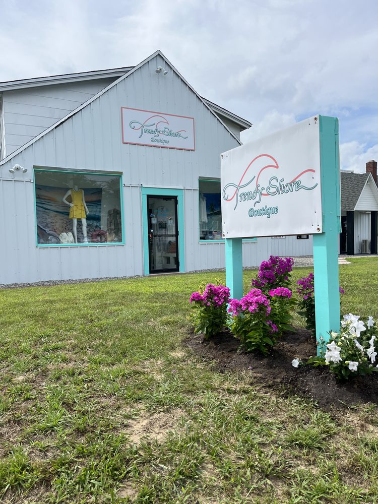 Trendy Shore Boutique Logo