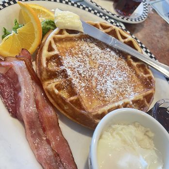 Black Bear Diner Tarzana - Birthday breakfast - Diners Near Me - Tarzana, California