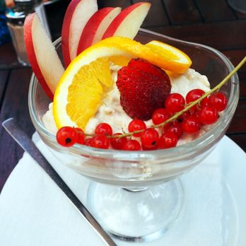 Tomasa - Creamy Muesli with fresh fruit. - German Near Me - Berlin, BE