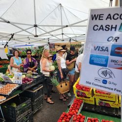 Long Beach Southeast Farmer's Market - Busy lines