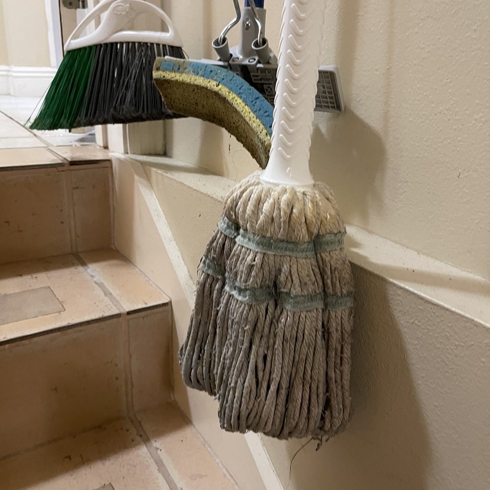 RealJoy Vacations - Dirty mop - Vacation Rentals Near Me - Destin, Florida RealJoy Vacations - Dirty mop - Vacation Rentals Near Me - Destin, Florida