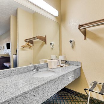 OYO Hotel Grenada West - Hotels Near Me - Grenada, Mississippi