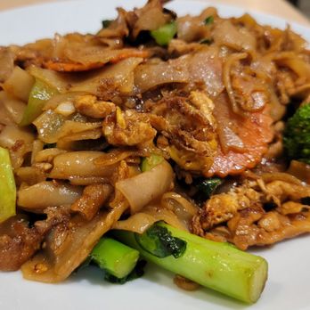 Coast Thai Way - Pad see ew - Thai Near Me - Encinitas, California Coast Thai Way - Pad see ew - Thai Near Me - Encinitas, California