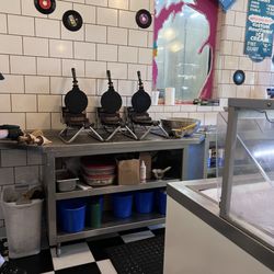 House Of Flavors - Fresh waffle cones