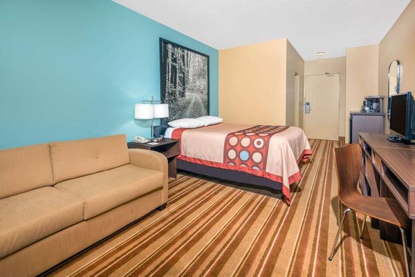 Super 8 by Wyndham Thunder Bay by null