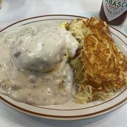 Country Rose Cafe - Biscuit with gravy, hash browns on the side