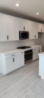 Full-service cleans for smooth moves. - Whether you’re coming or going, our move-in/out cleaning ensures your space looks its best. We tackle kitchens, bathrooms, floors, and more, making your move effortless and maximizing your deposit return. Schedule with Eleleth and move confidently—contact us today!