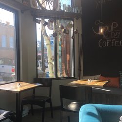 Mom's Baking - Lots of sunlight and seating!