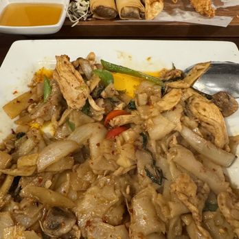 BUA Thai - Pad Kee Mao - Thai Near Me - Lake Stevens, Washington