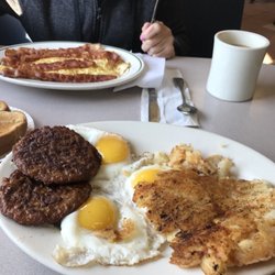 Junction Deli - Delicious breakfast on a relaxing Friday. Ordered an egg omelette with bacon plus sausages, two eggs and hash with toasts.