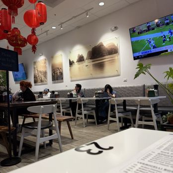 Pho Hoa Noodle Soup - Dining area - Vietnamese Near Me - Cupertino, California
