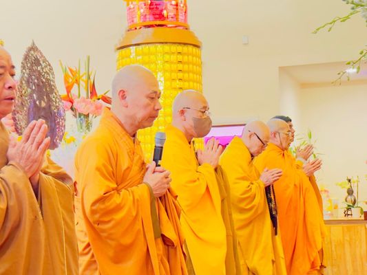 Chua Dieu Ngu Buddhist Temple by null