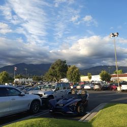 Huntington Oaks Shopping Center - Mountain view from parking lot