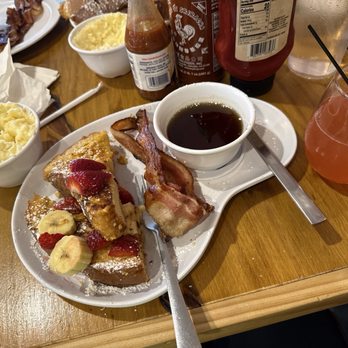 Two Chicks Café - CBD - French toast, bacon, creamy grits, and strawberry mimosa - Breakfast & Brunch Near Me - New Orleans, Louisiana Two Chicks Café - CBD - French toast, bacon, creamy grits, and strawberry mimosa - Breakfast & Brunch Near Me - New Orleans, Louisiana