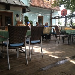 Günther Ertl - Schöner schattiger Gastgarten