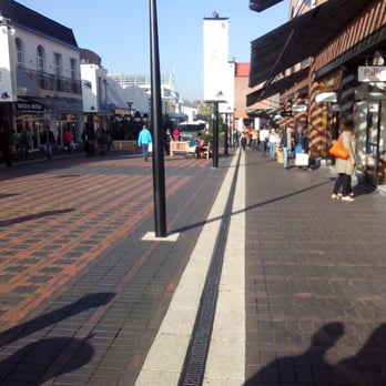Mc Arthur Glen - Shopping Centers Near Me - Roubaix, 59
