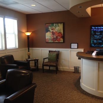 Peak Health Chiropractic - Comfortable waiting area - Chiropractors Near Me - Aloha, Oregon Peak Health Chiropractic - Comfortable waiting area - Chiropractors Near Me - Aloha, Oregon