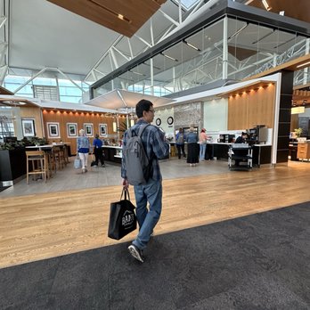 Aspire Transborder US Lounge - Airport Lounges Near Me - Calgary, Alberta