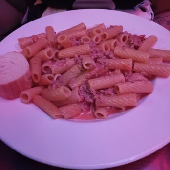 Capone's Dinner & Show - pasta with sausage - American Near Me - Orlando, Florida Capone's Dinner & Show - pasta with sausage - American Near Me - Orlando, Florida