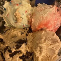 Handels Homemade Icecream & Yogurt - 4 Scoop Sampler Snickerdoodle  Coffee with chocolate  Strawberry cheesecake  Birthday cake