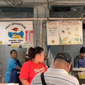 Troy Enterprise - Fishmongers are working hard here - Seafood Markets Near Me - Honolulu, Hawaii