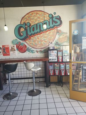 Gianni's Pizza by null