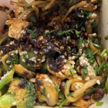 honeygrow - Spicy Garlic with egg noodles, tofu, veg. - Salad Near Me - Wyomissing, Pennsylvania honeygrow - Spicy Garlic with egg noodles, tofu, veg. - Salad Near Me - Wyomissing, Pennsylvania