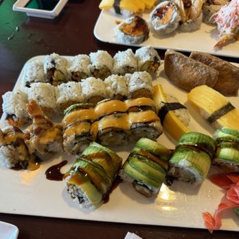 Honkaku Sushi - Mixed rolls and nigiri - Sushi Bars Near Me - Glendale Heights, Illinois Honkaku Sushi - Mixed rolls and nigiri - Sushi Bars Near Me - Glendale Heights, Illinois