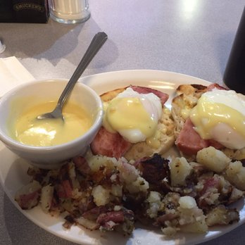 Cliff's Cafe - Eggs Benedict! - Cafes Near Me - Townsend, Massachusetts