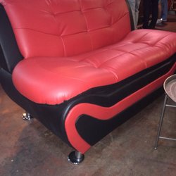 Hubcap Grill - Cool seating
