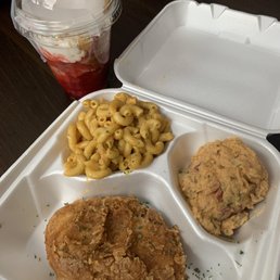 Vegan fried chick with Mac & cheese & potato salad Vegan fried chick with Mac & cheese & potato salad