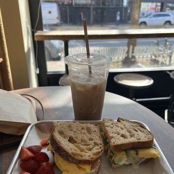 Early - Omelette sandwich with cheddar and spinach - Coffee & Tea Near Me - Brooklyn, New York
