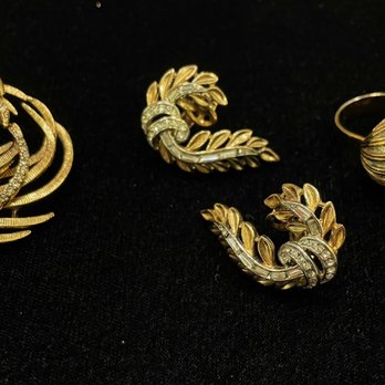 Deco Jewels - Brooch, earrings and cocktail ring. - Antiques Near Me - New York, New York Deco Jewels - Brooch, earrings and cocktail ring. - Antiques Near Me - New York, New York