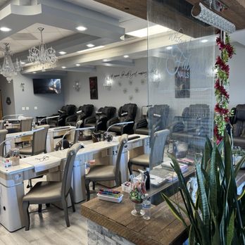 Fabulash Nails & Day Spa - Set up - Eyelash Service Near Me - Rocklin, California