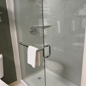 Maple Tree Inn - Great water pressure in shower, and a fantastic shower head! - Hotels Near Me - Sunnyvale, California