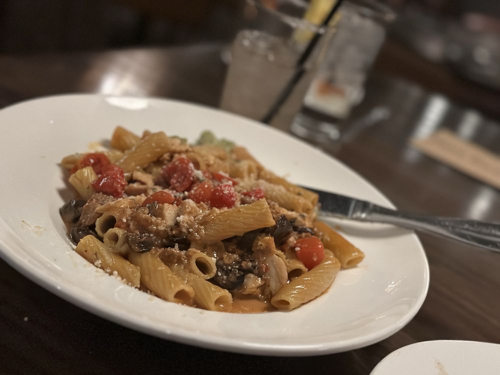 Social spots from Cooper’s Hawk Winery & Restaurants - Kansas City Northland