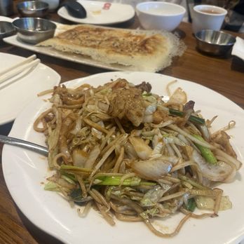 Din Ding Dumpling House - Combination Chow Mein Shrimp & Pork Potsticker - Dim Sum Near Me - Union City, California Din Ding Dumpling House - Combination Chow Mein Shrimp & Pork Potsticker - Dim Sum Near Me - Union City, California